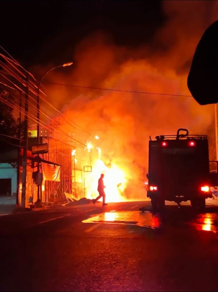 ditinggal sembahyang dapur, tempat tidur warga desa nglawak terbakar